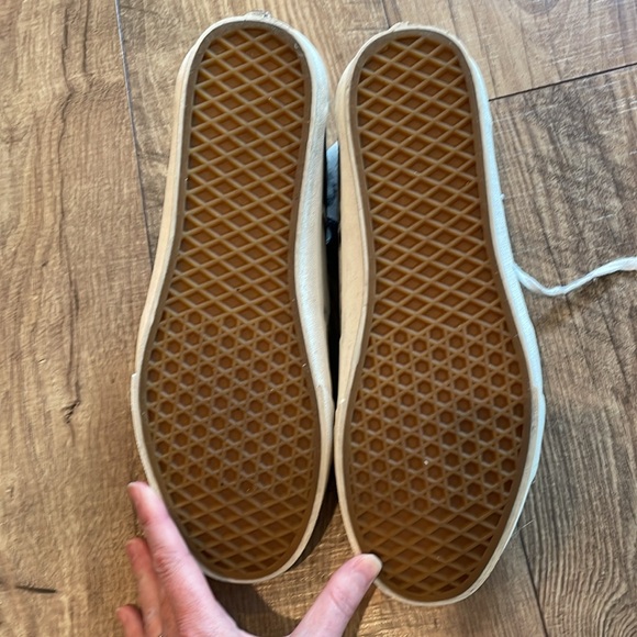 Vans men’s size 11.5 shoes in a denim and white color. - Picture 5 of 8